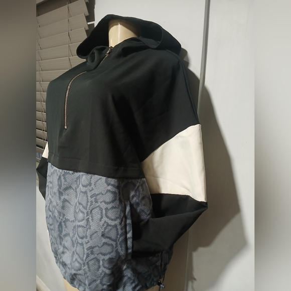 Avia Black and White Hoodie with Gray Snake Pattern - Picture 2 of 9